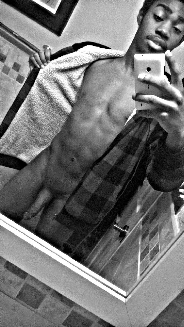nakede black boy mirror selfie